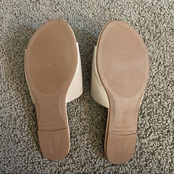 New Ardene Flats - Picture 2 of 4